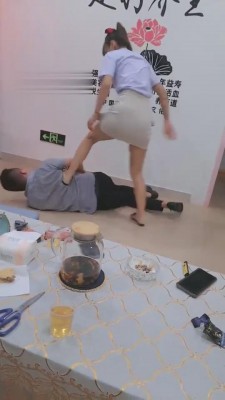 图片[3]_【滔滔】鞋店女老板踹狗发泄 bf2216_HD绳艺资源