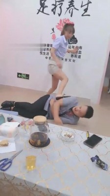 图片[4]_【滔滔】鞋店女老板踹狗发泄 bf2216_HD绳艺资源