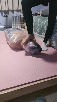 图片[5]_【雪儿】保鲜膜艺术装置/坐脸窒息/脚耳光 bf2252_HD绳艺资源