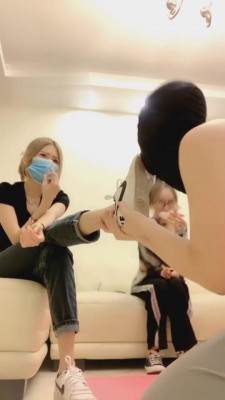 【希希子】推荐-3S牛仔裤坐脸/口水/小白鞋白袜羞辱 bf2301_HD绳艺资源