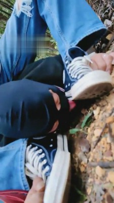 【高难度挑战美学】小树林骑乘/舔鞋底/遛狗/吃泥巴/踩头 bf2427_HD绳艺资源