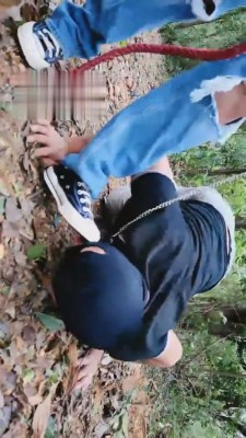 图片[2]_【高难度挑战美学】小树林骑乘/舔鞋底/遛狗/吃泥巴/踩头 bf2427_HD绳艺资源