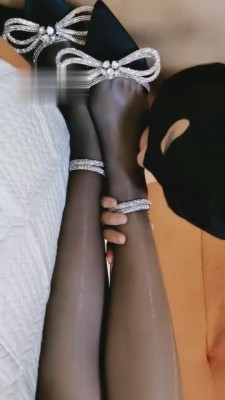 图片[2]_【叶子天津】无意识舔丝袜脚 bf2425_HD绳艺资源