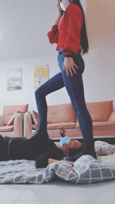 图片[4]_【猫神大人】极致悬空踩踏坐脸-直接淋圣水 bf2471_HD绳艺资源