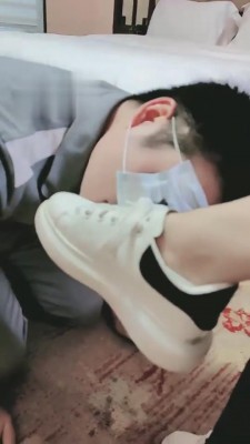 【妮蔻】脏小白鞋臭棉袜羞辱下贱狗 bf2511_HD绳艺资源