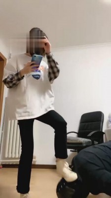 【Q月S】靴下爆踩贱狗脸 bf2559_HD绳艺资源