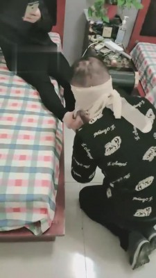 【小雨奶奶】新手足疗师玩狗 bf2808_HD绳艺资源