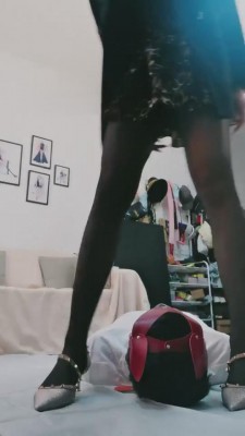 【微希】剧情-偷闻漂亮姐姐的鞋被抓 bf2889_HD绳艺资源