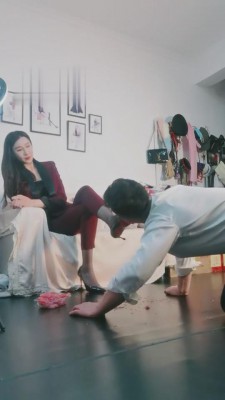 图片[2]_【微希】女Boss艺术训练男下属强迫吃圣水泡面 bf2954_HD绳艺资源