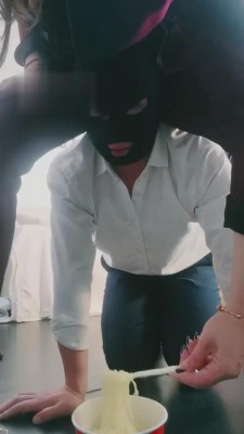 图片[7]_【微希】女Boss艺术训练男下属强迫吃圣水泡面 bf2954_HD绳艺资源