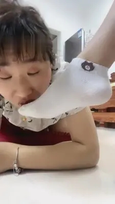 图片[7]_【歌迪丝】母狗跪在地上吃白棉袜 G-210730-5_HD绳艺资源