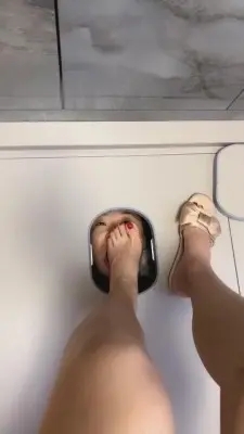 【歌迪丝】囚禁母狗做人体洗脚器 G-210728-16_HD绳艺资源