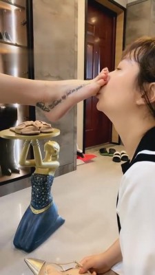 图片[7]_【歌迪丝】囚禁母狗伺候舔脚喂食 G-210731-14_HD绳艺资源