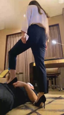 【乔安】强迫素人吃卫生巾 G-210805-10_HD绳艺资源