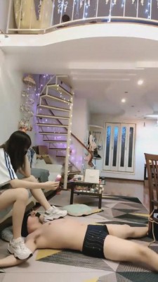 图片[3]_【丫丫啊】JK小姐姐运动鞋全体重踩踏 G-210804-30_HD绳艺资源