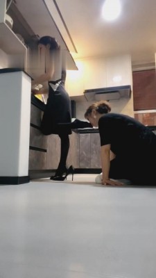 【歌迪丝】唯美视角-黑丝诱惑羞辱母狗 G-210808-32_HD绳艺资源