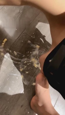 图片[9]_【禾末】精彩-模特裸足碾压喂食/垃圾袋套头/脚耳光 G-210813-19_HD绳艺资源