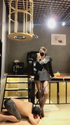 图片[2]_【宇婉莹】超强教室-喂食舔鞋机器 G-210813-20_HD绳艺资源