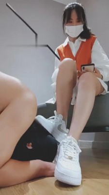 图片[2]_【奈奈】耐克小白鞋原味船袜羞辱/裸足碾压食物喂食 bf458_HD绳艺资源