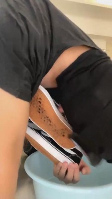 图片[5]_【云云酱】舔脏鞋底喝脏刷鞋水 bf671_HD绳艺资源