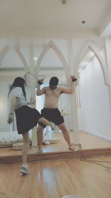 【丫丫啊】吊绑封嘴艺术运动鞋踢裆 G-210831-7_HD绳艺资源