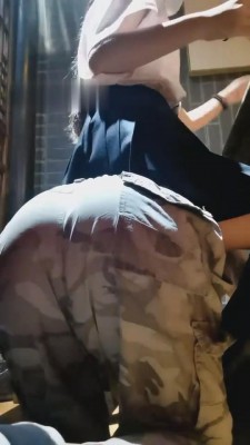 图片[2]_【猫神大人】餐桌脚下给狗喂饭 G-210823-35_HD绳艺资源