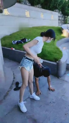 图片[6]_【高难度挑战美学】脏鞋爱好者必看!户外舔脏鞋强迫吃泥巴 bf524_HD绳艺资源