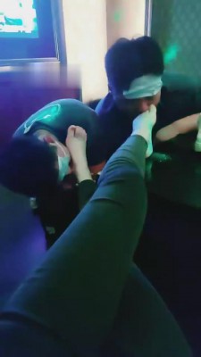 【雪儿】小白鞋原味白棉袜KTV羞辱双狗 bf643_HD绳艺资源