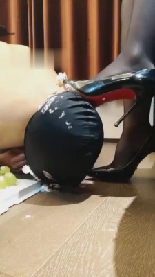 图片[4]_【三三】剧情-给狗过生日-踩踏喂食-吃丝袜 G-210817-26_HD绳艺资源