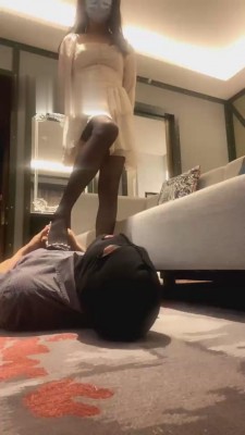 【糖糖老师】黑丝御姐坐脸踩踏专场 G-210818-9_HD绳艺资源