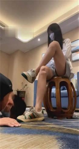 【阿月】无底线踩踏-艺术深喉-耳光踹头-腿绞转胯 G-210822-23_HD绳艺资源