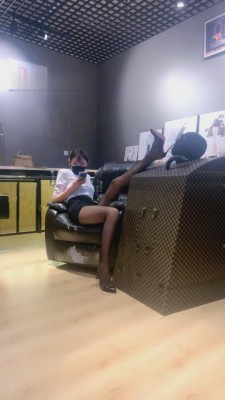 【宇婉莹】丝袜除臭器体验羞辱 G-210823-12_HD绳艺资源