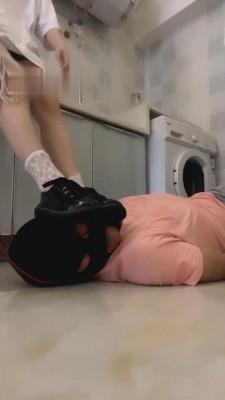 【云云酱】萝莉主重度踢裆狗 G-210816-17_HD绳艺资源