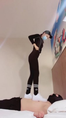 【虞姬】没钱狗子面试地毯多双鞋子踩踏 G-210816-33_HD绳艺资源