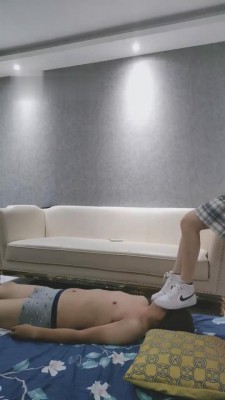 图片[3]_【丫丫啊】运动鞋长靴全体重踩踏 JS180909_HD绳艺资源