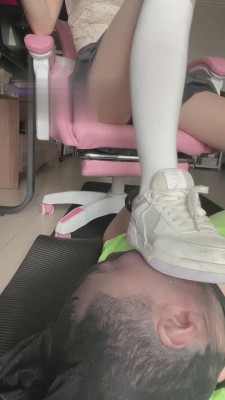 图片[5]_【苏儿】大学生S脏臭脚辱脚垫【完整版】 bf15729_HD绳艺资源