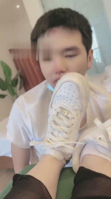 图片[2]_【欣欣S】黑丝棉袜小白鞋玩畜生 bf15738_HD绳艺资源