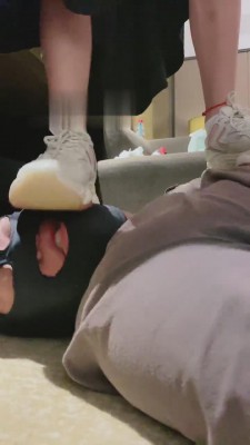 图片[4]_【骨精精】运动鞋+裸足全体重踩踏 bf15829_HD绳艺资源