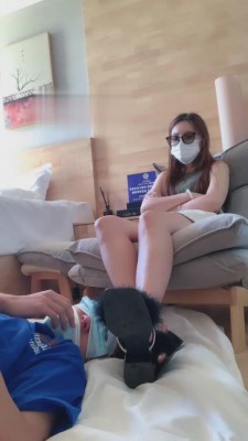 图片[2]_【樱田妮妮】御姐网红脚踩狗脸 bf15914_HD绳艺资源