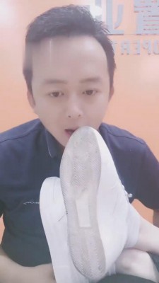 图片[2]_【小贱mt】舔同事的脏鞋臭袜 bf16146_HD绳艺资源