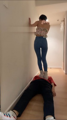 图片[4]_【于努力】素人娜娜耳光/踩踏/闻玉足 bf16308_HD绳艺资源