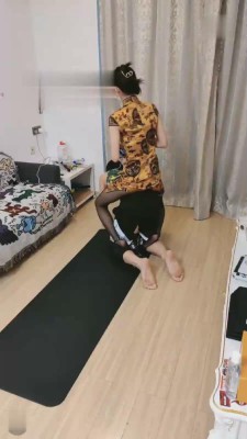 图片[2]_【高难度挑战美学】旗袍女主高难度挑战打肌肉男/踩踏呕吐物 bf16809_HD绳艺资源