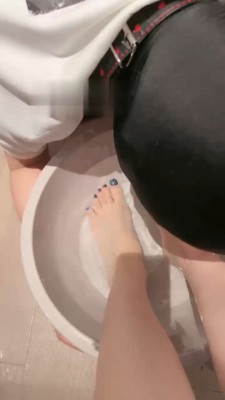 图片[4]_【美美子】模特卑微的脚垫 bf16988_HD绳艺资源