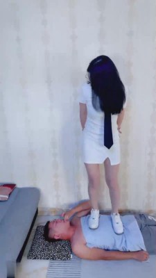 图片[12]_【冷凝大人】小白鞋全体重踩踏/裸足深喉 bf16979_HD绳艺资源