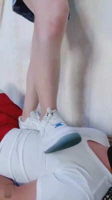 图片[5]_【冷凝大大】小白鞋肉丝全体重踩踏 bf17027_HD绳艺资源