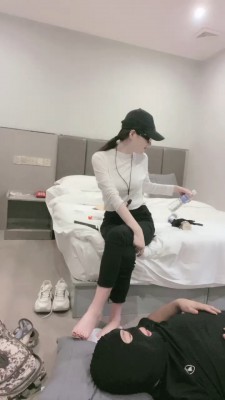 【晶晶大人】原味裸足让狗舔 bf17127_HD绳艺资源