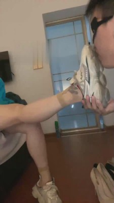 【不知名美女】多双脏鞋子清理专场 bf17176_HD绳艺资源