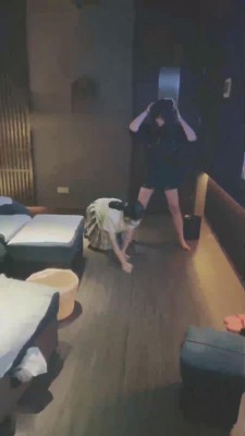 图片[4]_【貂蝉】当着服务员面让狗舔脚 bf17242_HD绳艺资源