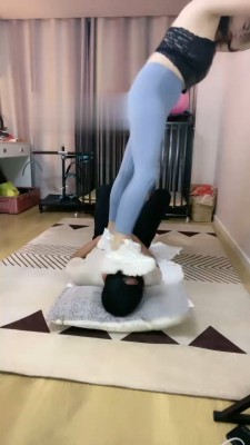 图片[4]_【夕薇】运动鞋全体重踩踏 bf17226_HD绳艺资源