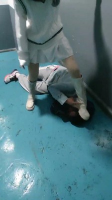 【丫丫】长靴楼道虐偷拍狂 bf20158_HD绳艺资源